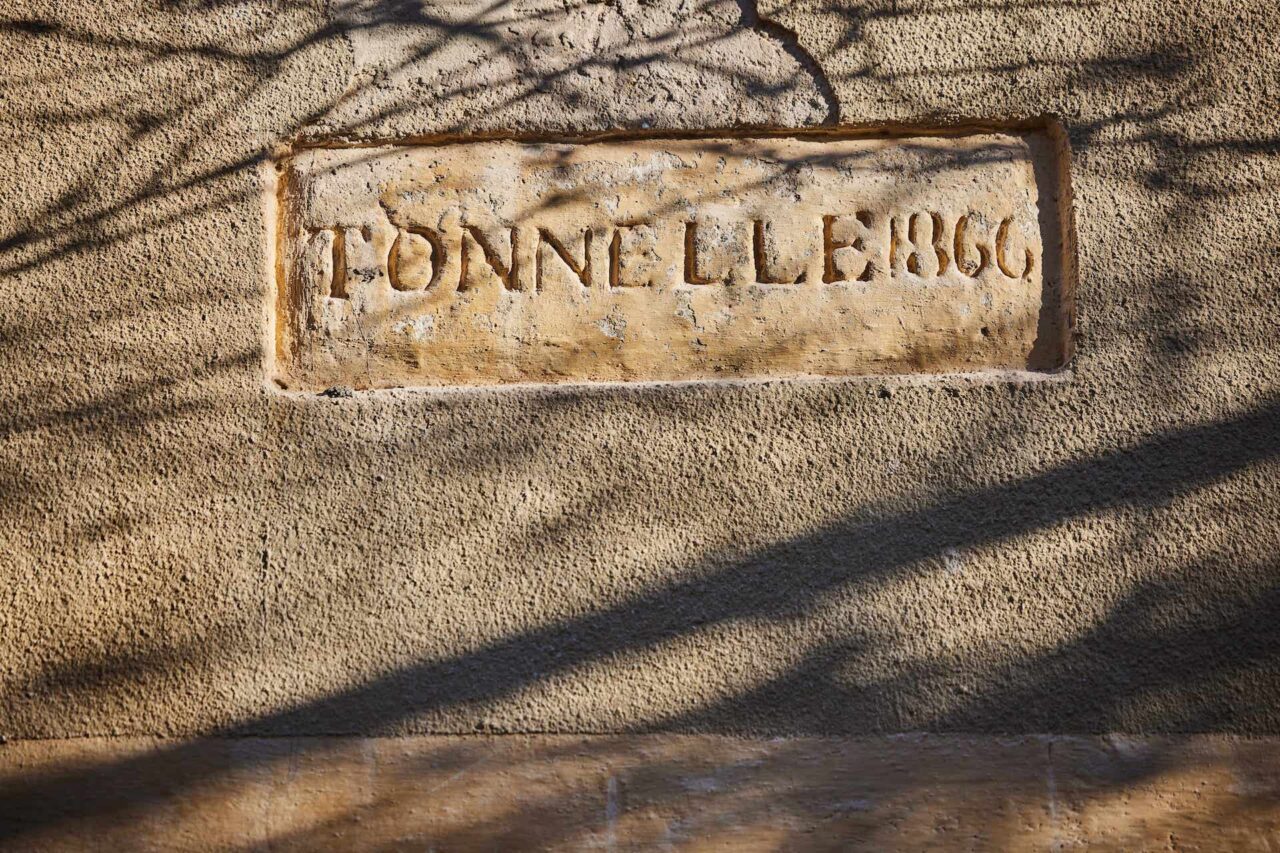 inscription en pierre tonnelle datant de 1866